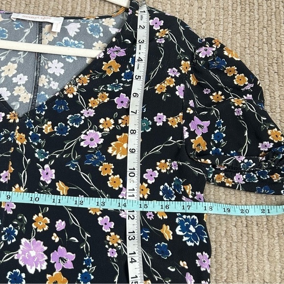SeeByChloe Floral V-Neck Shift Dress - Picture 13 of 14